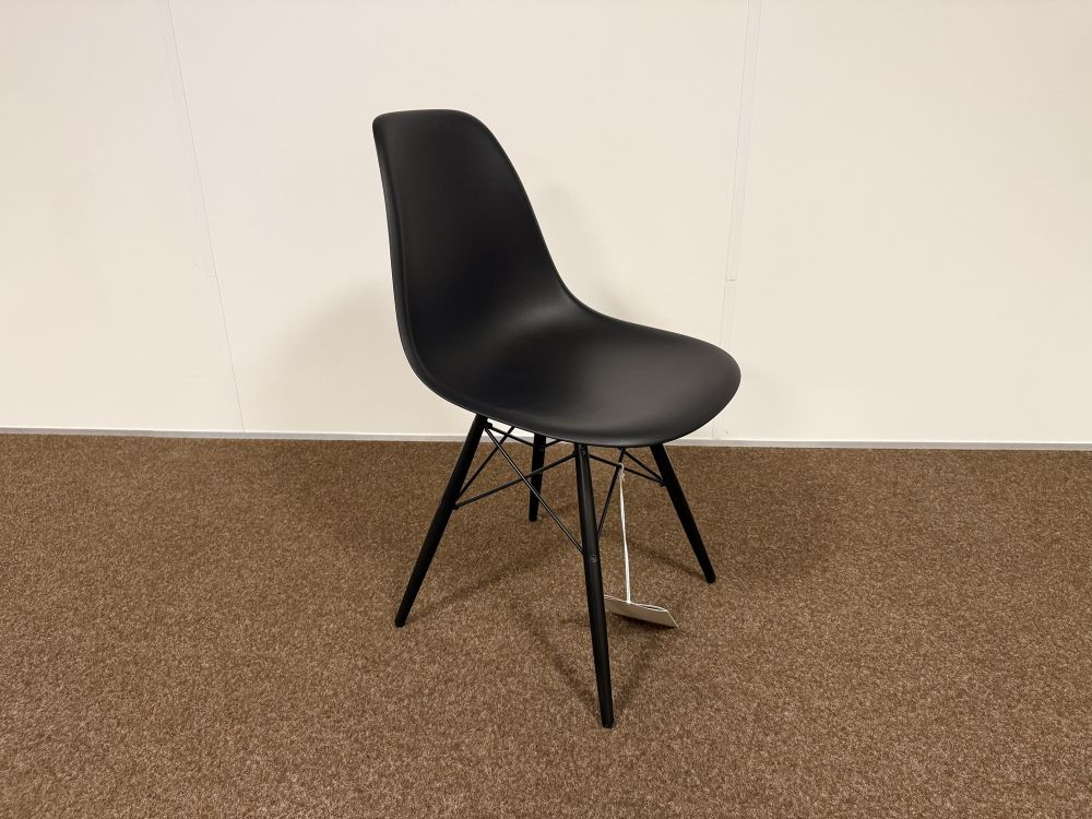 Eames Plastic Chair DSW
